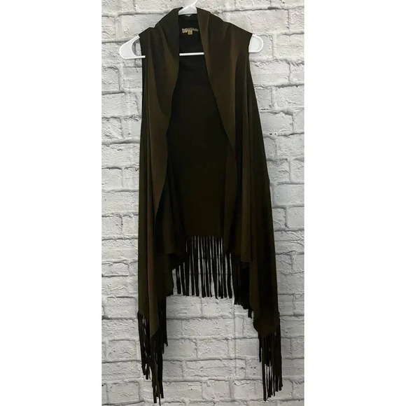 Umgee Jackets & Blazers - Umgee Faux suede fringe boho festival vest, size M.